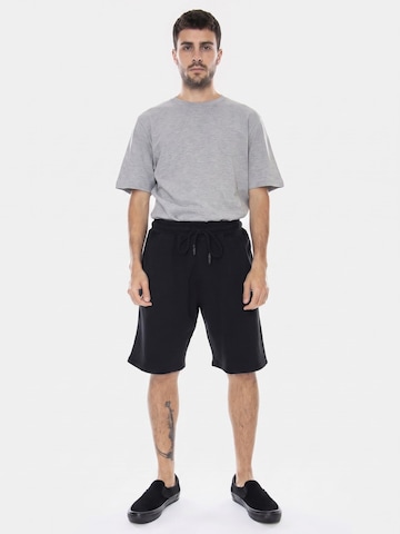 KANGOL Baggy Broek 'Mens Fenton Shorts' in Zwart: voorkant