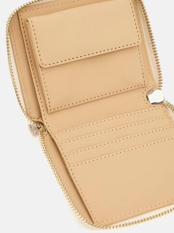 GUESS Wallet 'Giully' in White