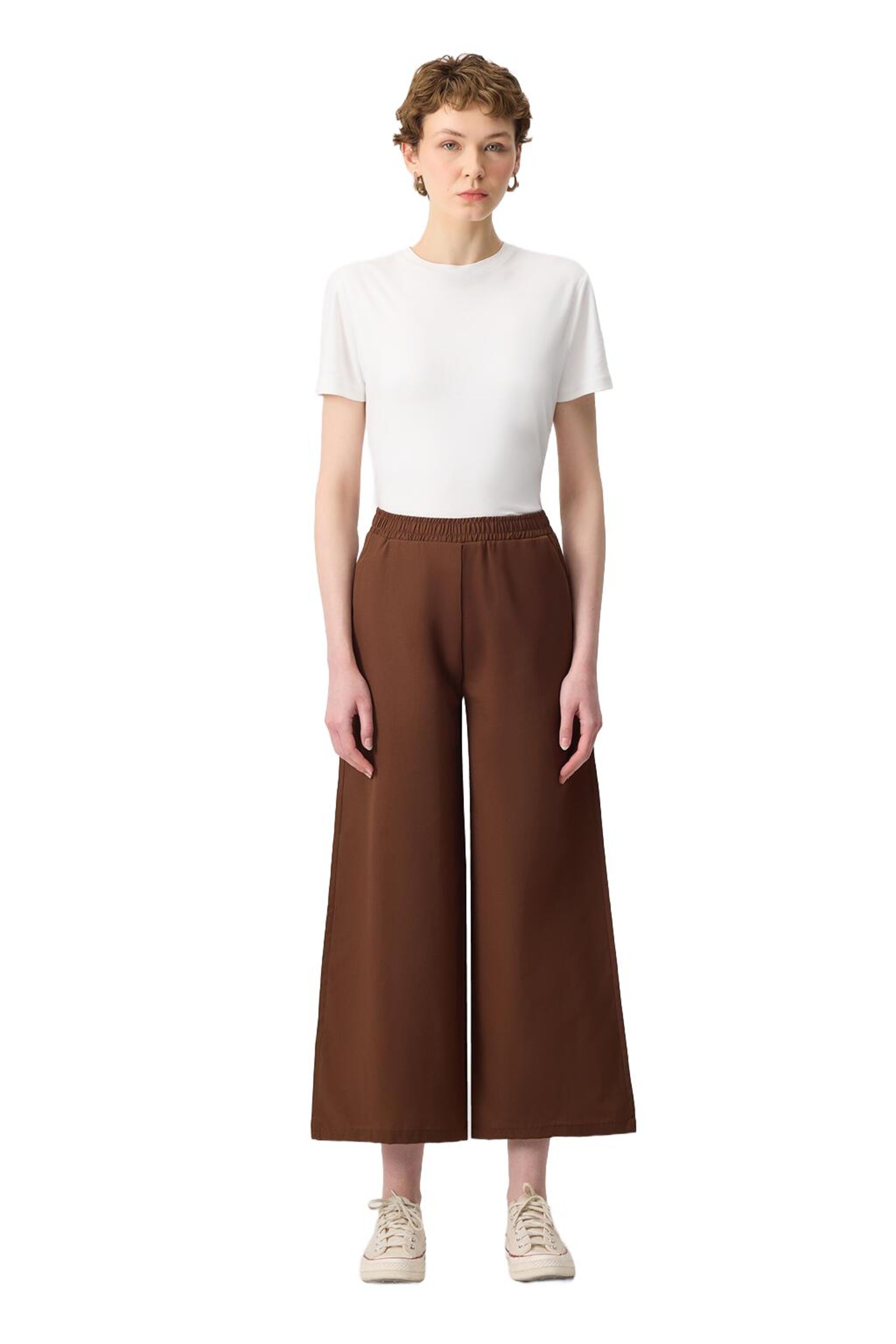 Touche Prive Wide leg Trousers in Brown: front