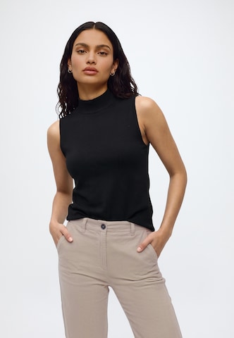 Top de la GAP pe negru