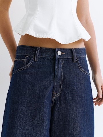 Pull&Bear Zvonové kalhoty Džíny – modrá