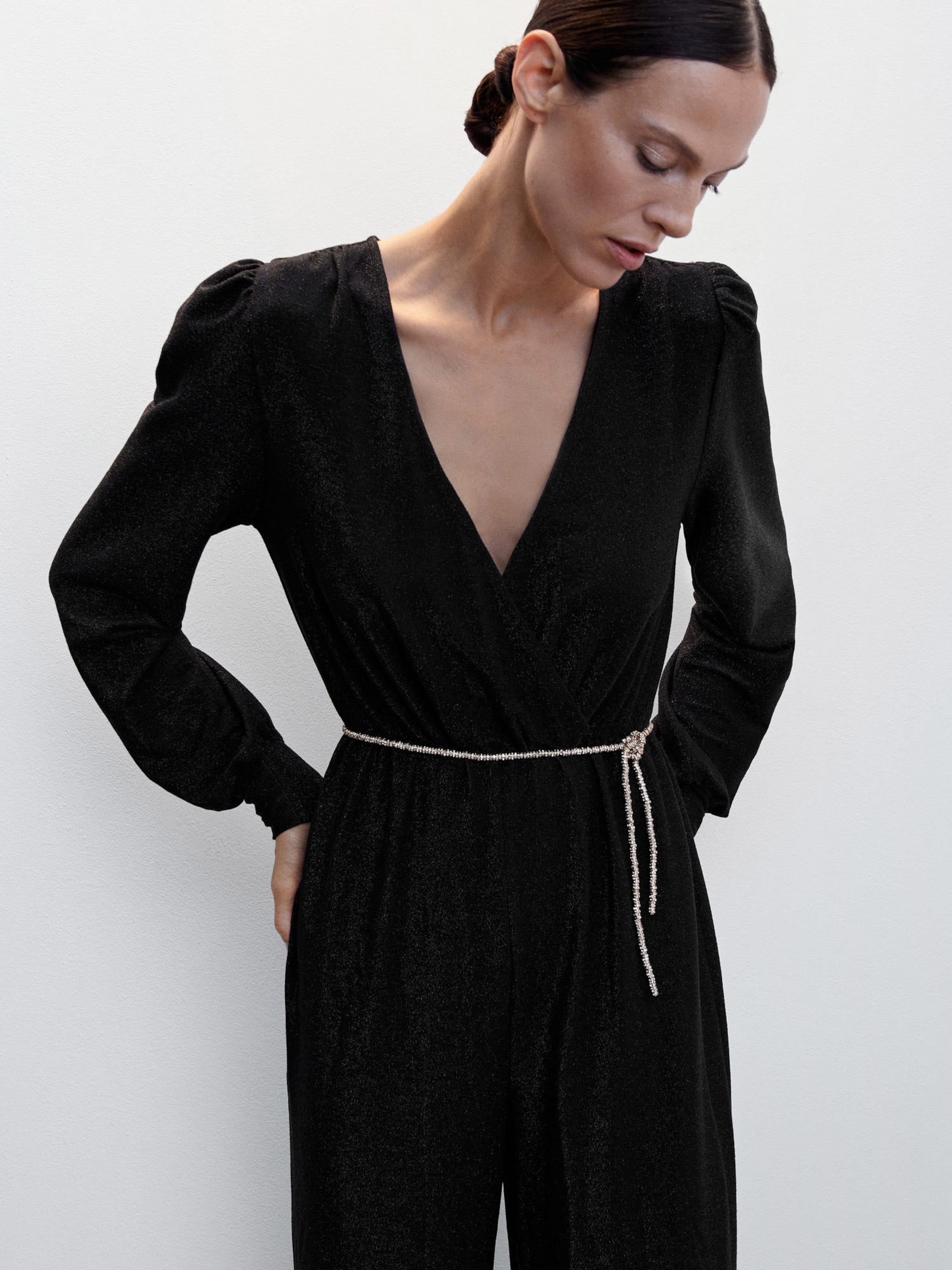 Aggregate more than 113 black velvet jumpsuit mango