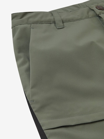 Regular Pantalon fonctionnel 'Sampu' Reima en vert