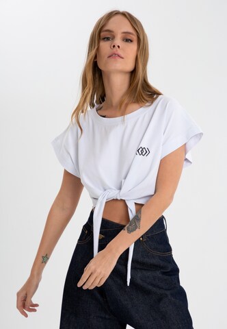 ET Nos Shirt in White: front