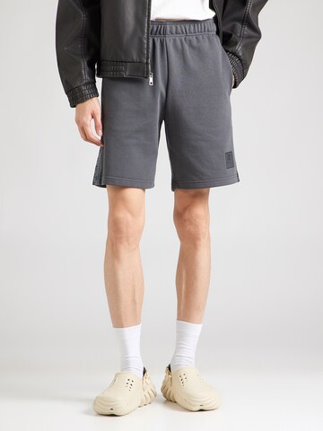 Champion Authentic Athletic Apparel regular Παντελόνι σε γκρι: μπροστά