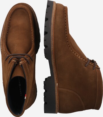 TOMMY HILFIGER Chukka Boots in Brown