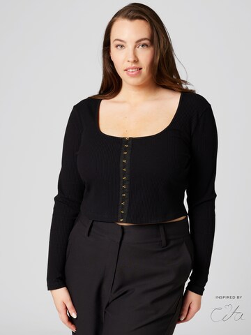 Guido Maria Kretschmer Curvy Shirt 'Leah' inspired by Cita in Schwarz: predná strana