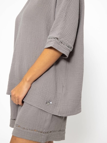 SASSYCLASSY Schlafshirt in Grau