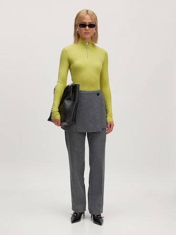 EDITED - Camiseta 'Svetlana' en verde