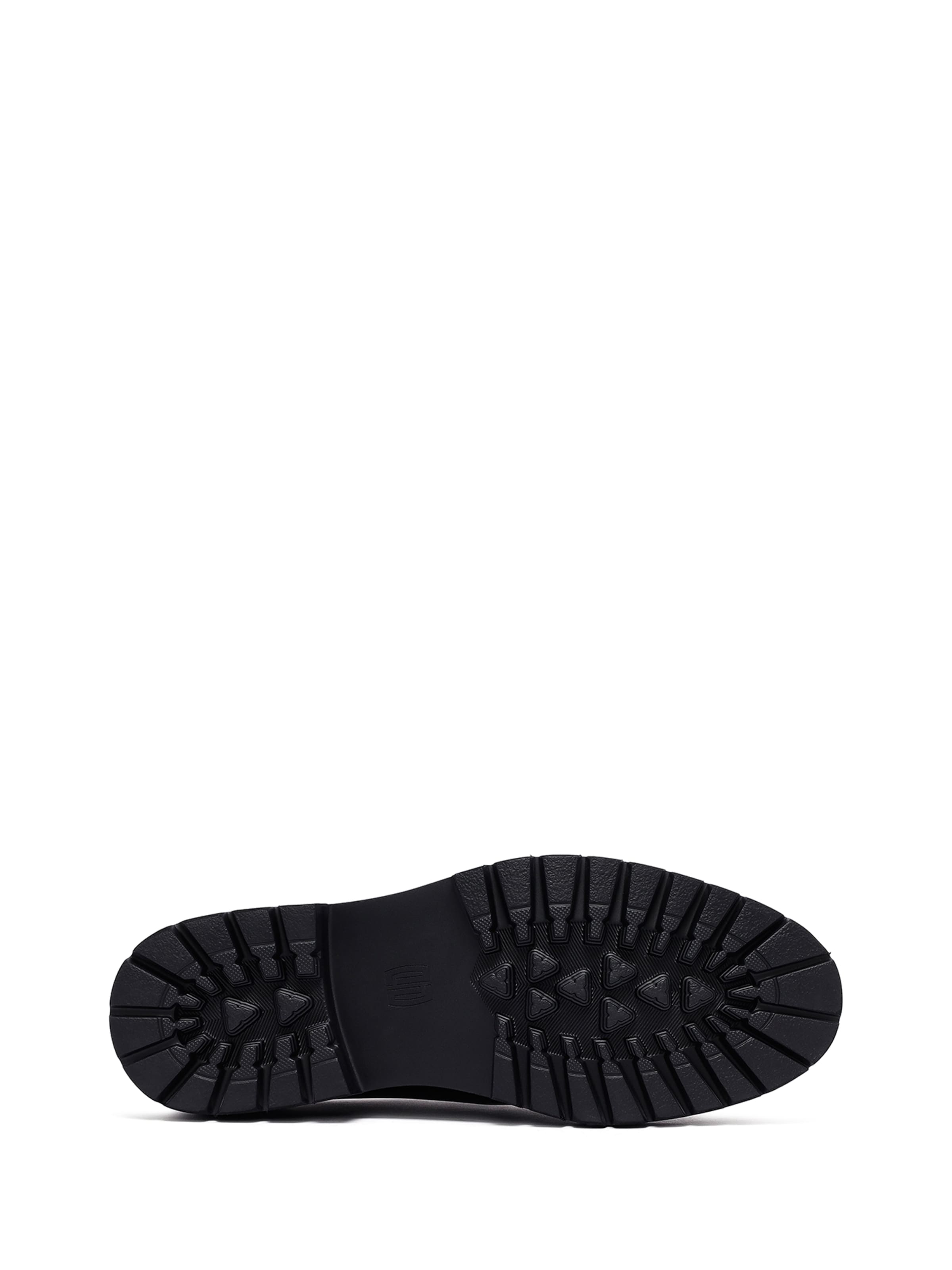 Derimod - Sapato com atacadores em preto