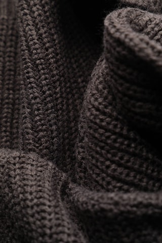 FB Sister Sweater & Cardigan in S in Grey