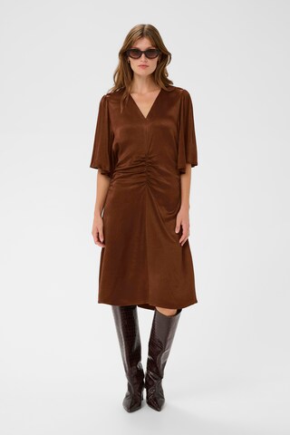 SOAKED IN LUXURY Jurk in Bruin: voorkant