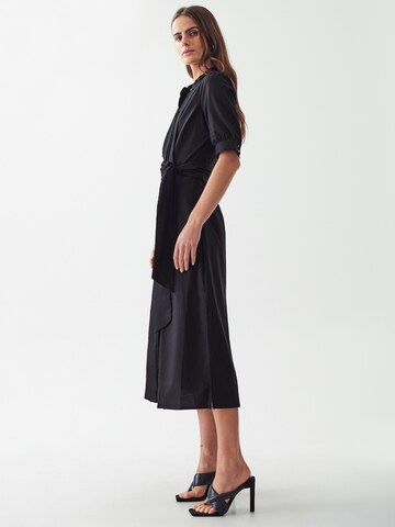Willa Skjortklänning 'LOUNGE' i svart