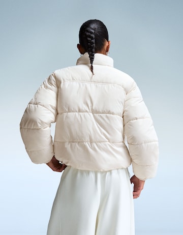 Bershka Winterjas in Wit