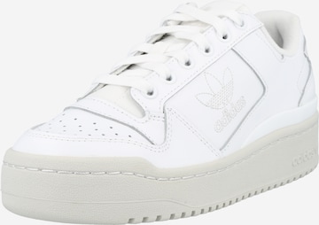 ADIDAS ORIGINALS - Sapatilhas baixas 'Forum Bold' em branco: frente