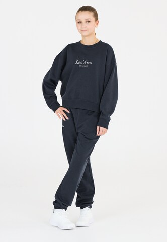 Les'Arcs Sweatshirt 'Shreya' in Blau