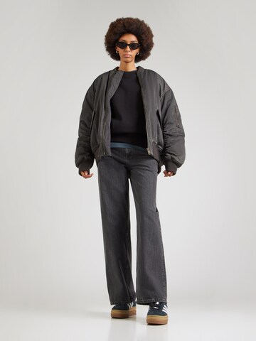 WEEKDAYSweater majica 'Viva' - crna boja
