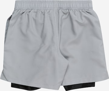 UNDER ARMOUR Normální Sportovní kalhoty – šedá