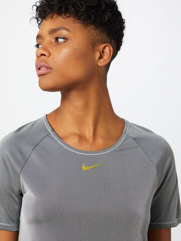 NIKE - Camisa funcionais 'Icon Clash' em cinzento