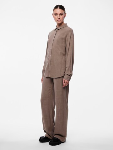 Camicia da donna 'VINSTY' di PIECES in marrone