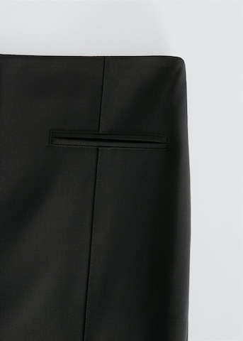 MANGO Rozkloszowany krój Spodnie 'America' w kolorze czarny