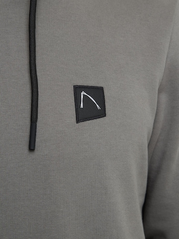 CHASIN' Sweatshirt 'Ronny' in Grey