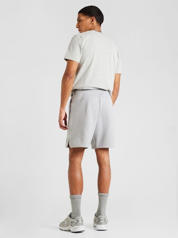 new balance Regular Sportshorts in Grau