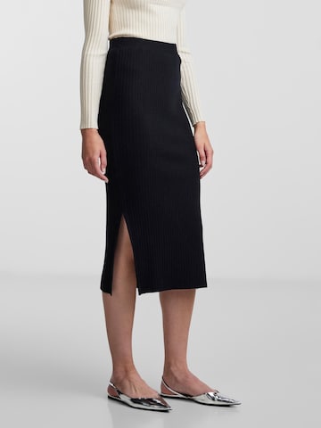 PIECES Skirt 'CRISTA' in Black: front