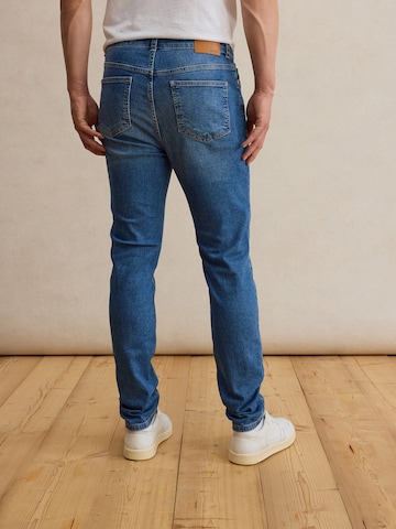 DAN FOX APPAREL Слим фит Дънки 'Lian' в синьо