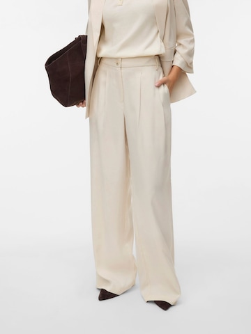 Wide leg Pantaloni con pieghe 'VMSteffi' di VERO MODA in beige: frontale