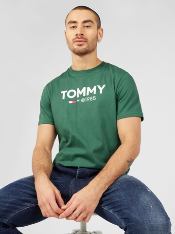 Tricou 'ESSENTIAL' de la Tommy Jeans pe verde