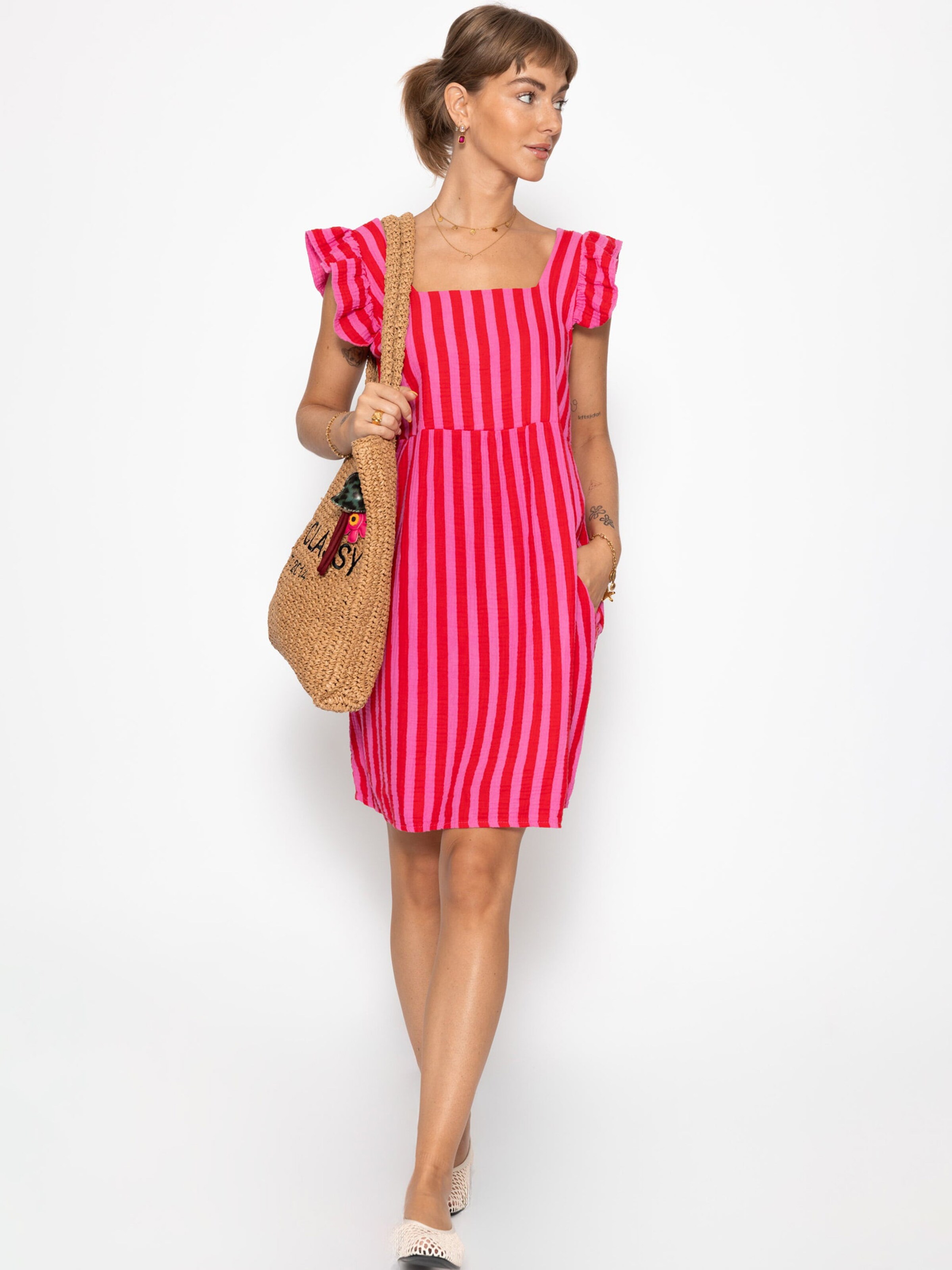SASSYCLASSY Dress in Pink