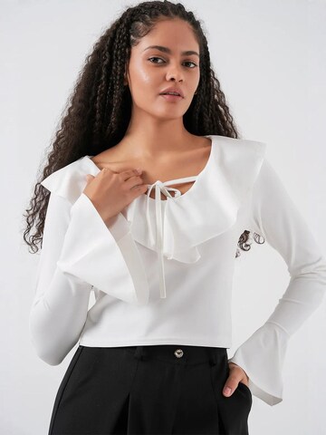 Bigdart Blouse in White: front