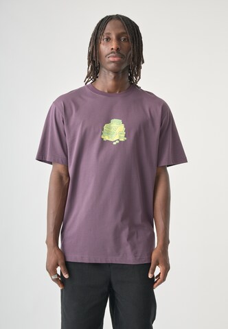 Cleptomanicx Shirt in Red: front