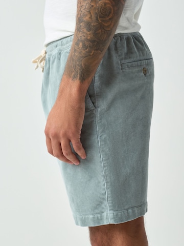 Next Regular Shorts in Blau
