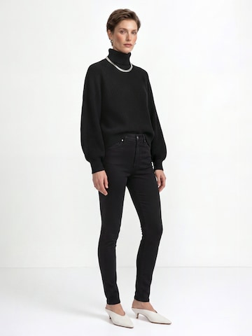 Pulover de la Rich & Royal pe negru