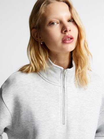 Pull&Bear Collegepaita värissä harmaa