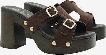 Desa - Zapatillas de casa 'DESA Damen-Plateausandalen aus Wildleder mit Doppelschnalle' en marrón: frente