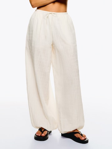 Bershka Loosefit Byxa i beige: framsida