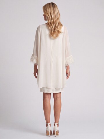 APART Kleid in Weiß