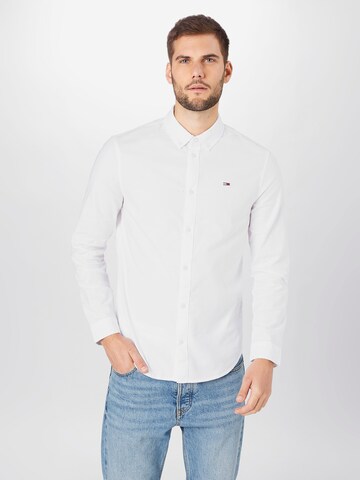 Tommy Jeans - Ajuste estrecho Camisa 'Oxford' en blanco: frente