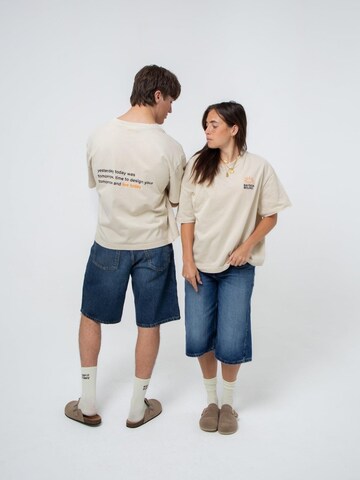BAYSIDE BOUND Shirt 'THE SUNRISE UNISEX BOXY TEE'‌‌‌‌‌‌‌‌‌‌ in Beige