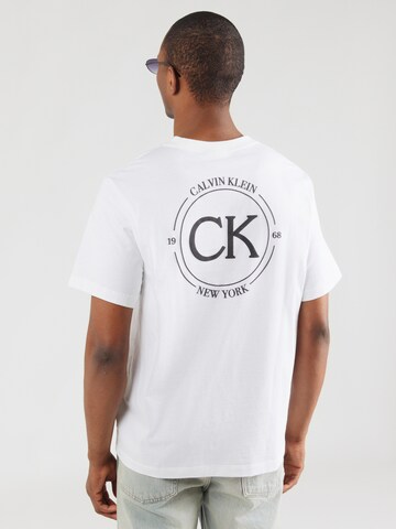 Calvin Klein Jeans Μπλουζάκι '20S APRIL' σε λευκό: μπροστά