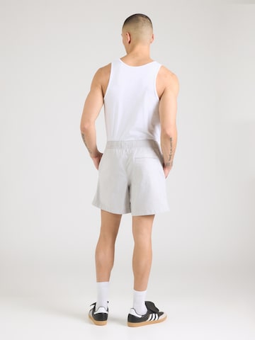 HOLLISTER Regular Shorts in Grau