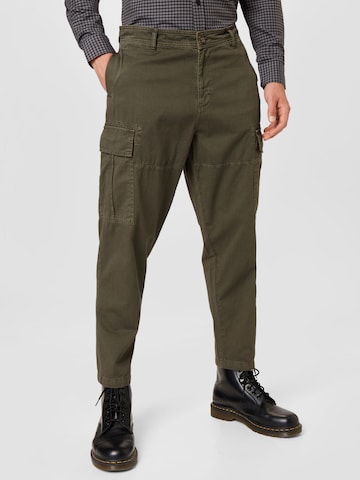 BURTON MENSWEAR LONDON Tapered Cargobukser i grøn: forside