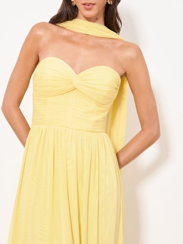 Robe de soirée Lipsy en jaune