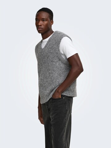 Only & Sons - Camiseta sin mangas 'ONSTROY' en gris