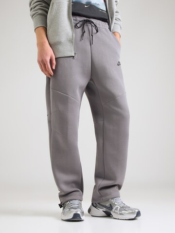 Nike Sportswear Loosefit Παντελόνι 'TECH FLC' σε γκρι: μπροστά