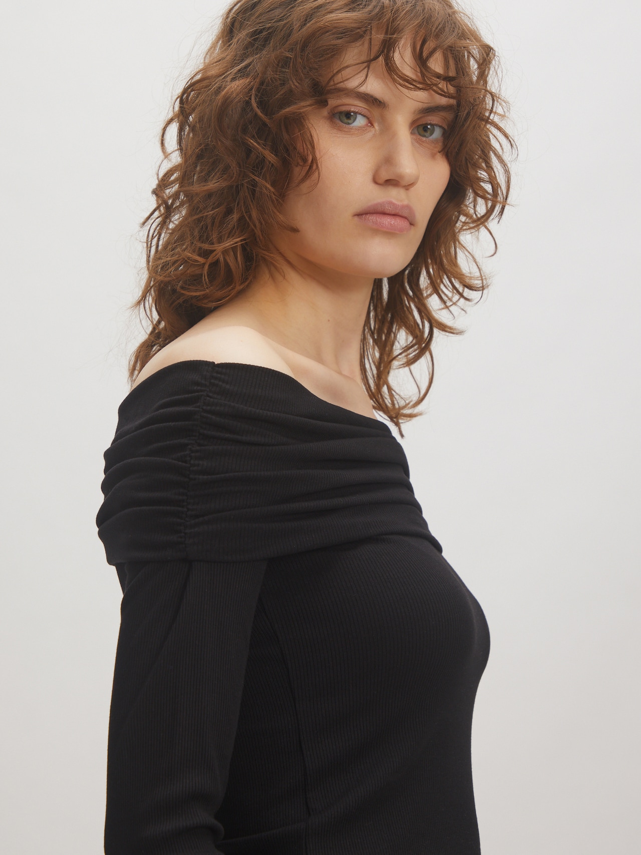 EDITED Produits T-shirt 'Manja' noir