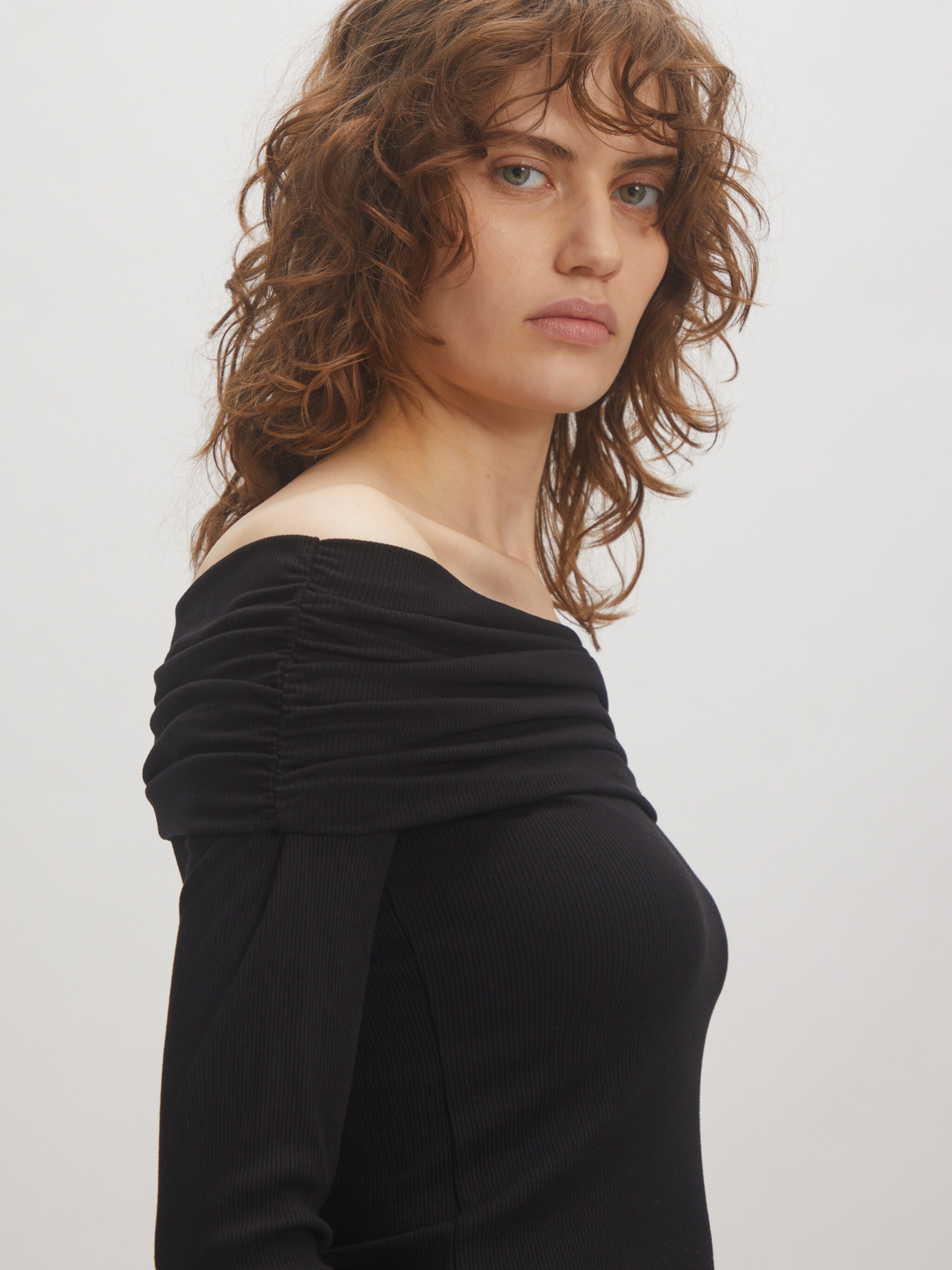 EDITED Producten Shirt 'Manja' Zwart